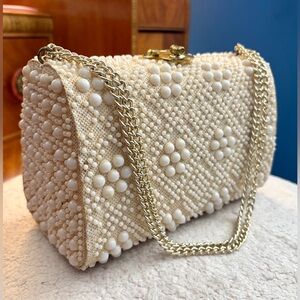 Vintage 1950s 1960s Off White Beaded Box Barrel Purse Chain Handle Gold Clasp